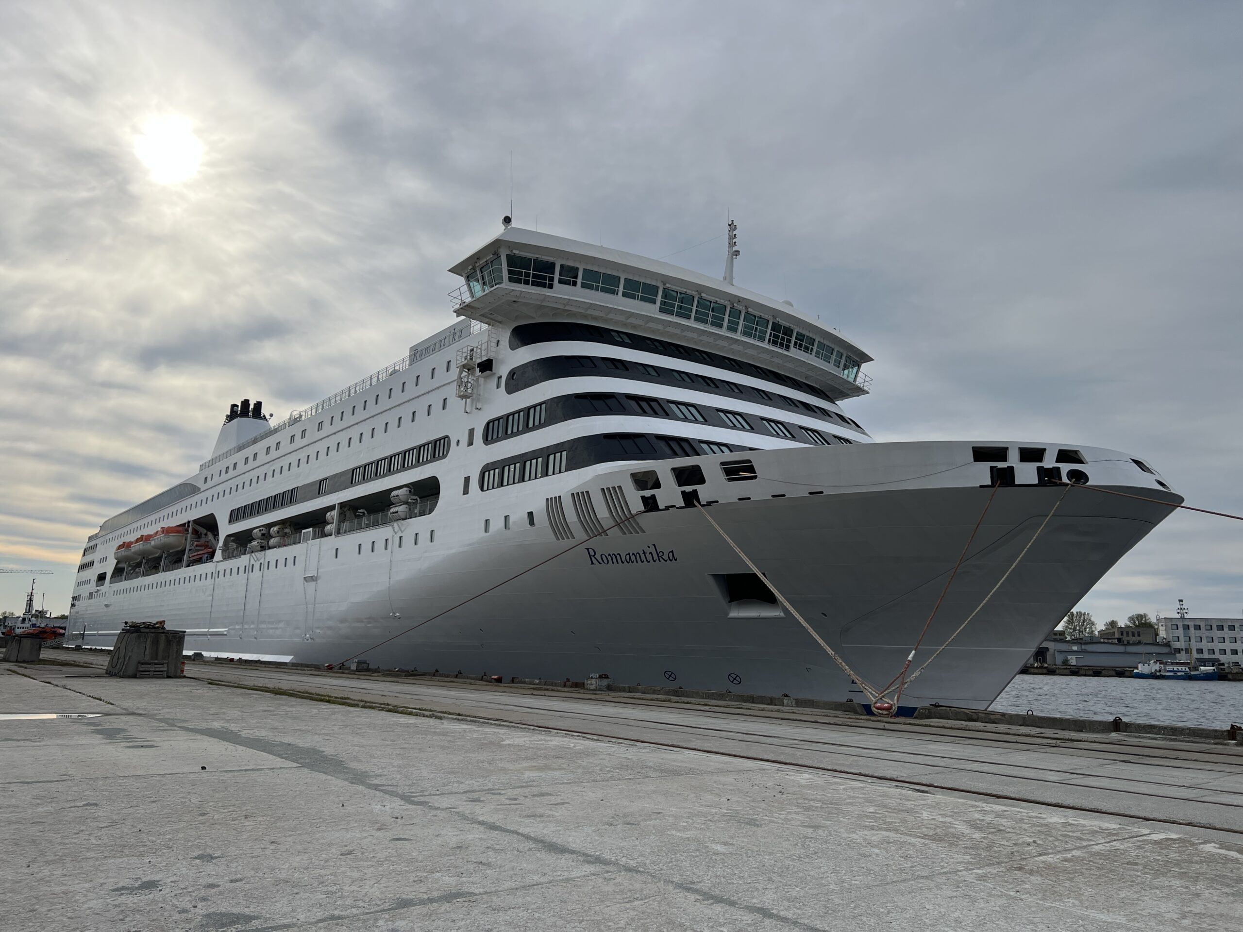 Home M/S Romantika: Full Exterior Restoration